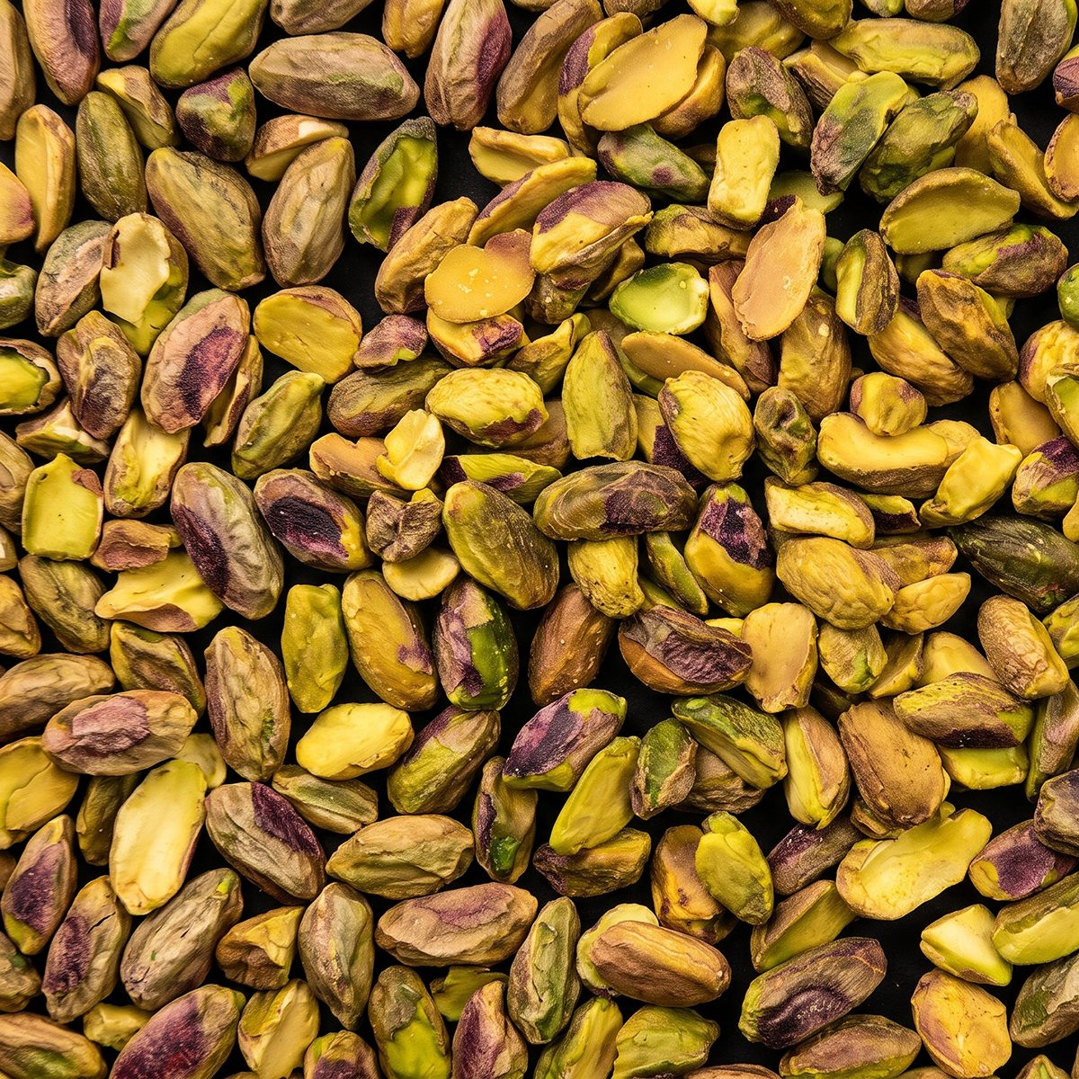Textura del pistacho importado de California sin cáscara natural, granos enteros vistos desde arriba